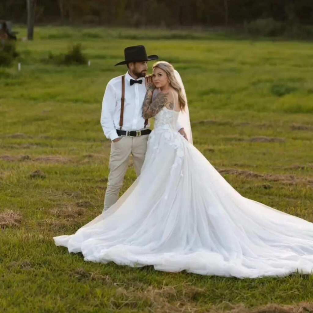 Country wedding portrait in the golden afternoon light